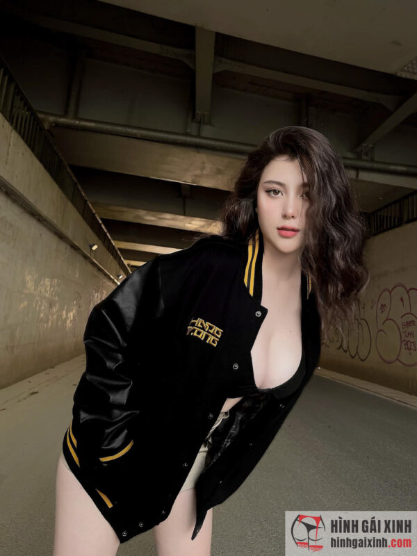 hot girl mạng xã hội Wilson Nhật Anh với phong cách thời trang nổi loạn, sexy 