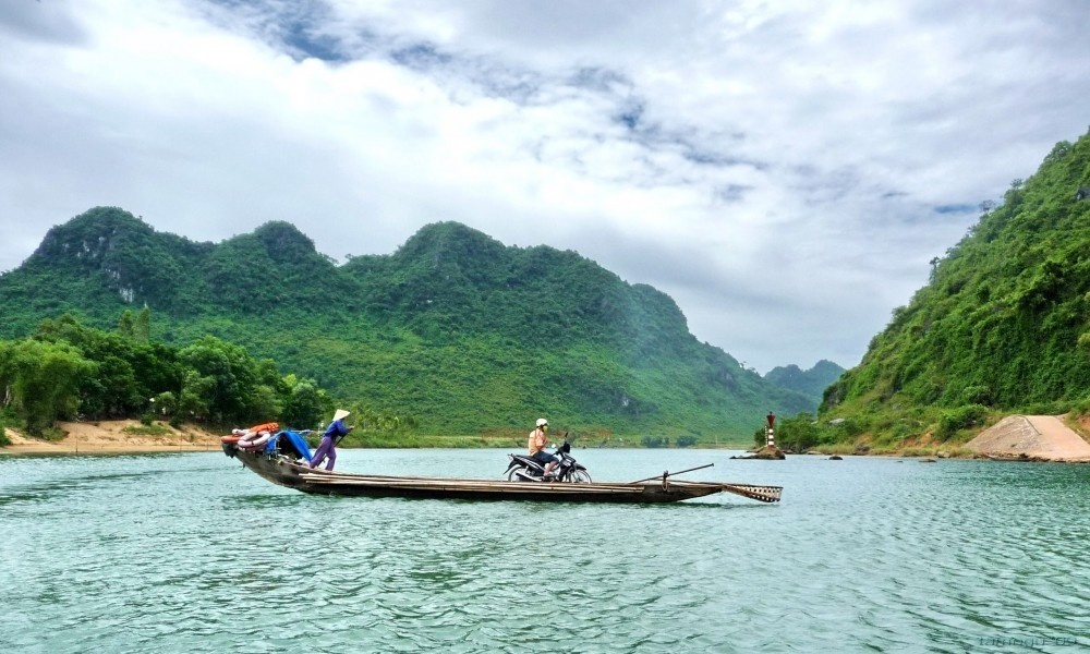 Bàu Tró - địa điểm du lịch Quảng Bình 