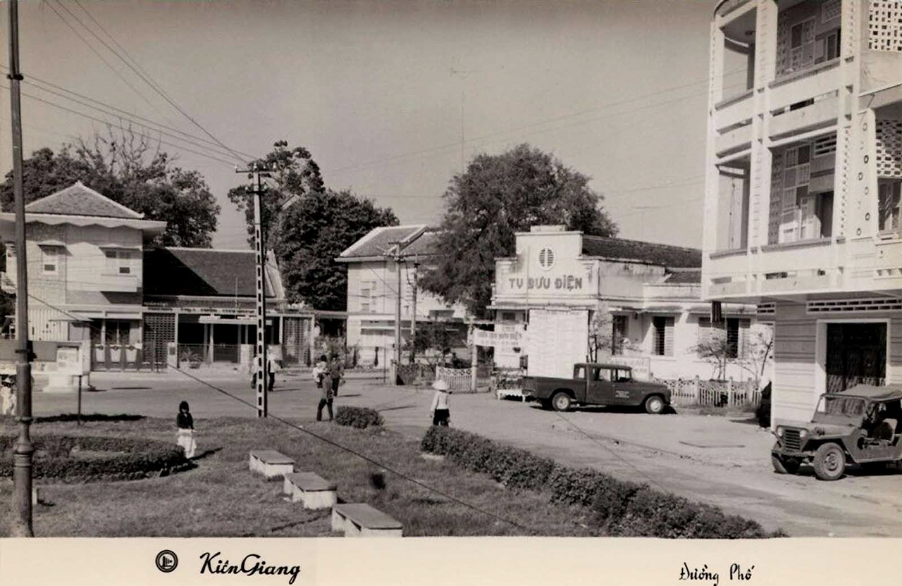 Đường phố Rạch Giá nhìn ra Bưu Điện năm 1966
