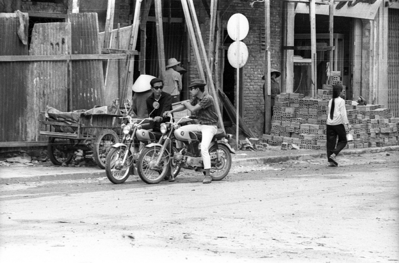 Một con phố ở Rạch Giá với những chiếc xe moto xưa