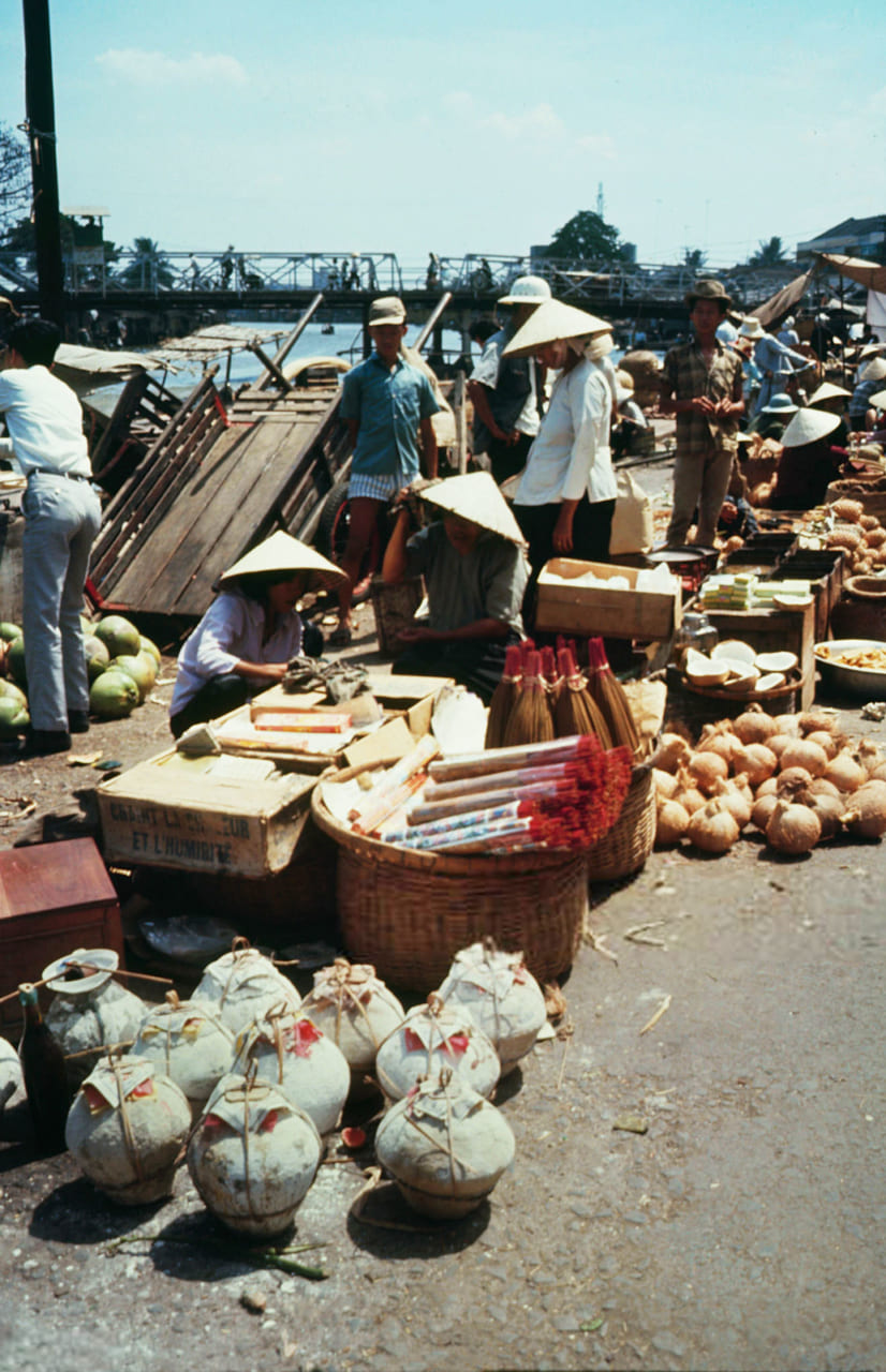 Những hàng quá được bán ở chợ Rạch Giá năm 1968