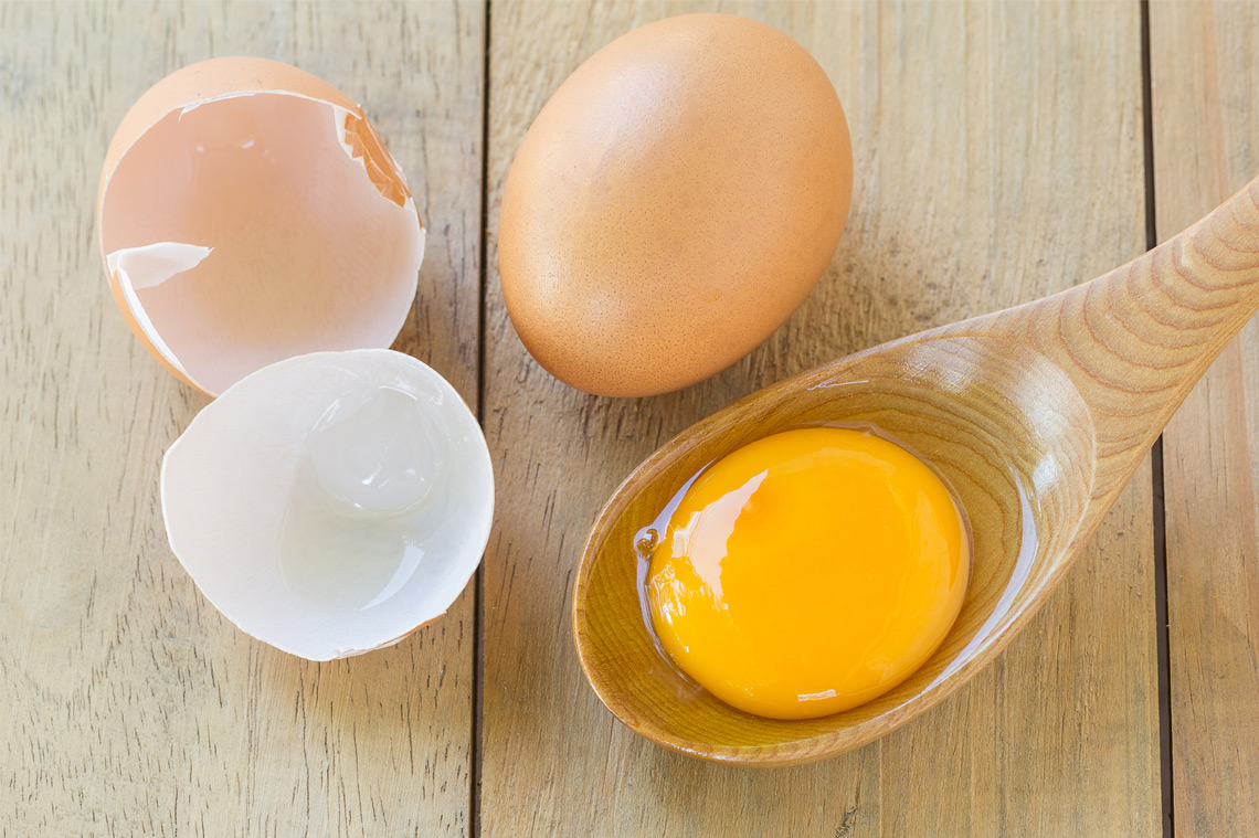 Trứng gà còn là nguyên liệu cho việc chăm sóc sắc đẹp