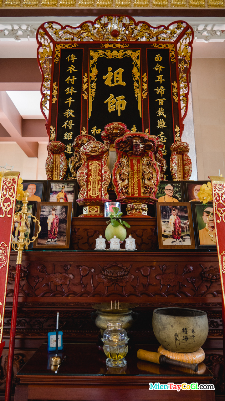 Bàn thờ Tổ ở chùa Phước Long Cần Thơ