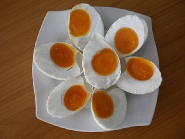 Cách ăn trứng muối như thế nào giúp ngon miệng-hình số-1