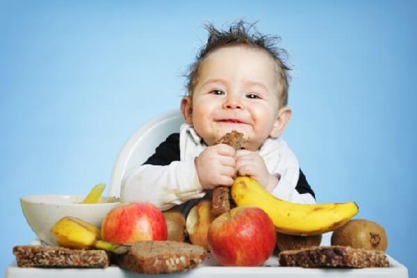 Cách cho bé ăn trái cây đúng cách hiệu quả mẹ nên biết