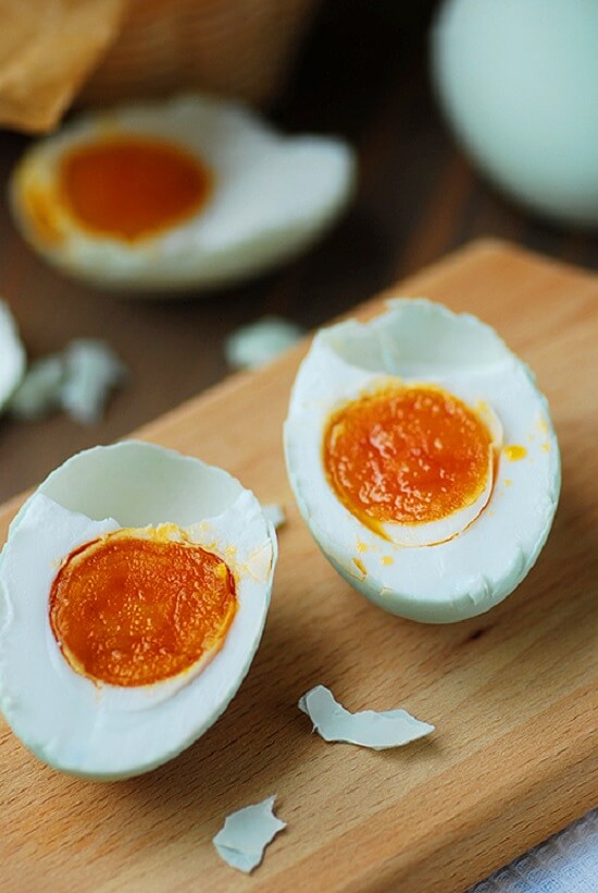 Cách làm trứng muối khô tại nhà