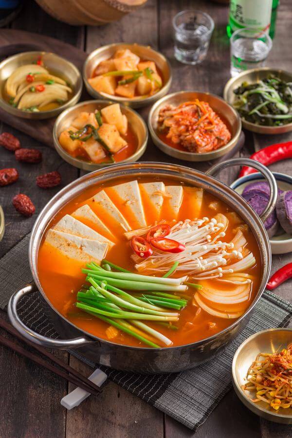 Cách nấu lẩu kim chi chay đậm đà hương vị Hàn Quốc