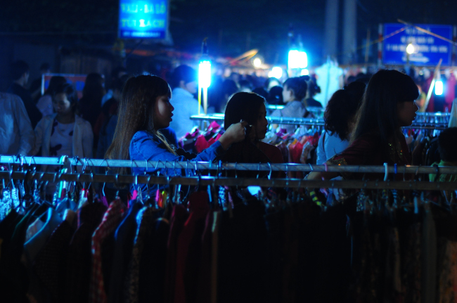 Chợ đêm Lĩnh Nam