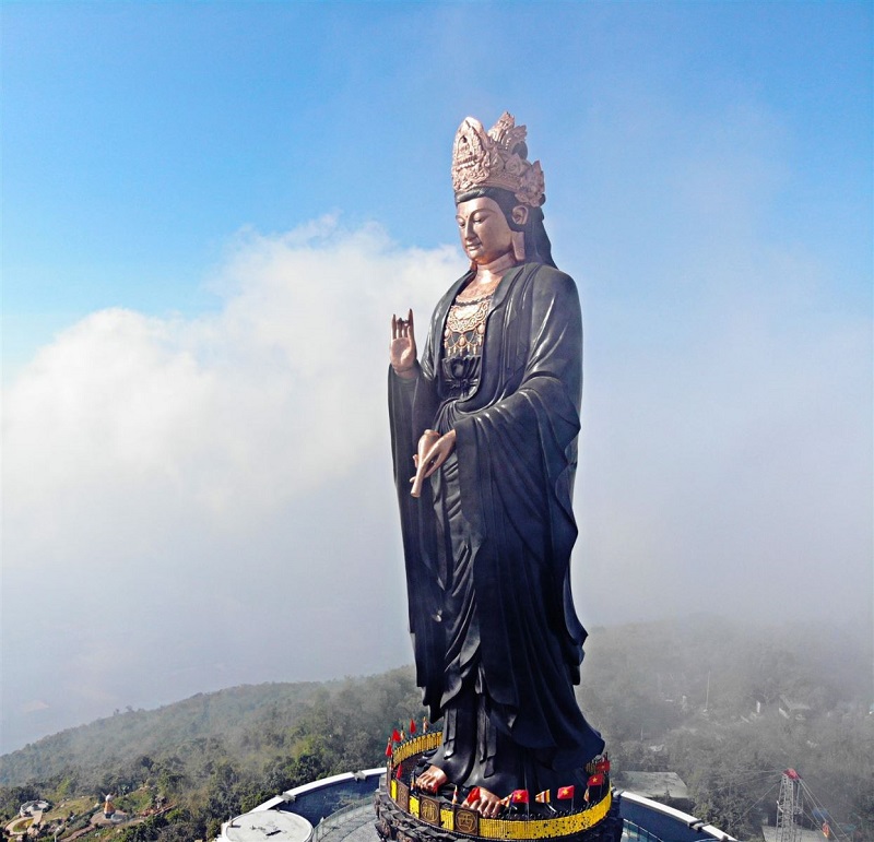 Du lịch chùa Bà Đen Tây Ninh, bạn sẽ có cơ hội chiêm bái tượng Phật Bà bằng đồng cao nhất Châu Á (Ảnh: sưu tầm)