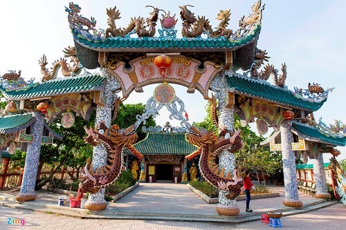 Cổng chùa Miếu nổi