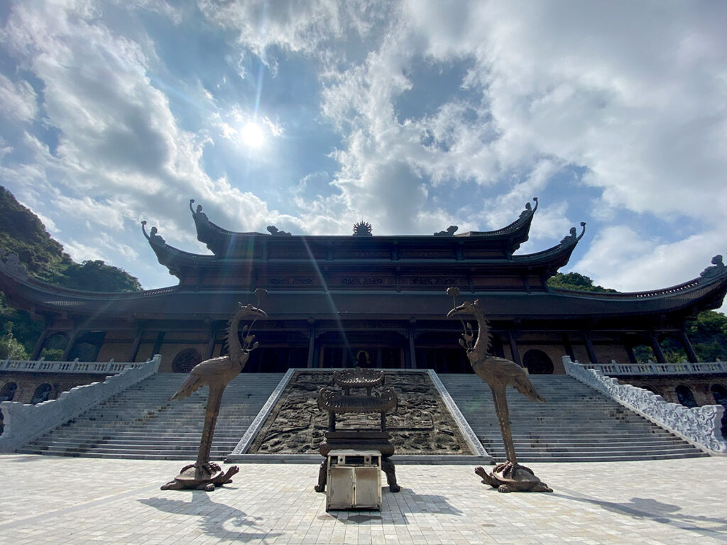 Kinh nghiệm du lịch chùa Tam Trúc đầy đủ nhất cho người mới