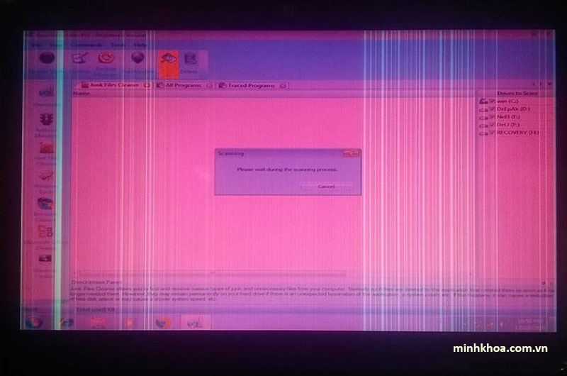 Màn hình máy tính màu hồng