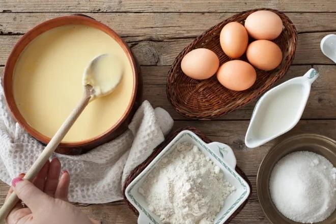 nấu hỗn hợp trứng sữa đường