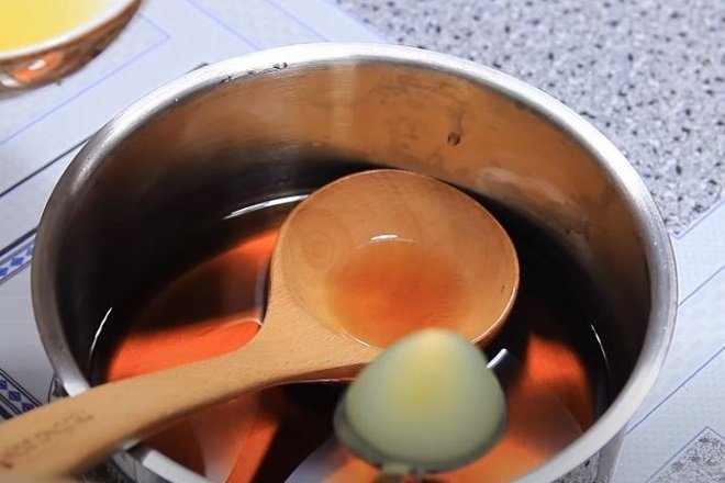 nấu nước mắm chua ngọt với cốt chanh
