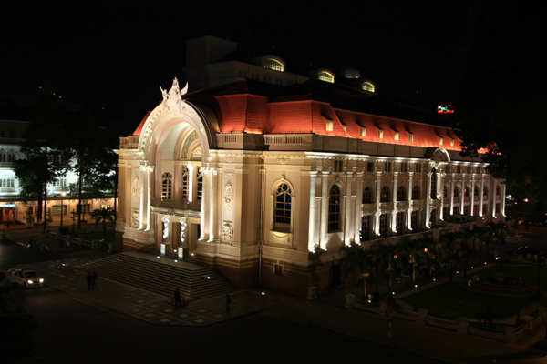 Anh chụp Nhà hát Lớn trong đêm