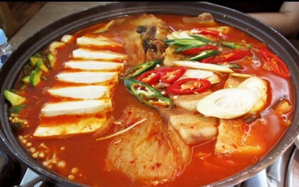 Nấu lẩu kim chi Hàn Quốc - cách nấu lẩu kim chi hải sản hàn quốc