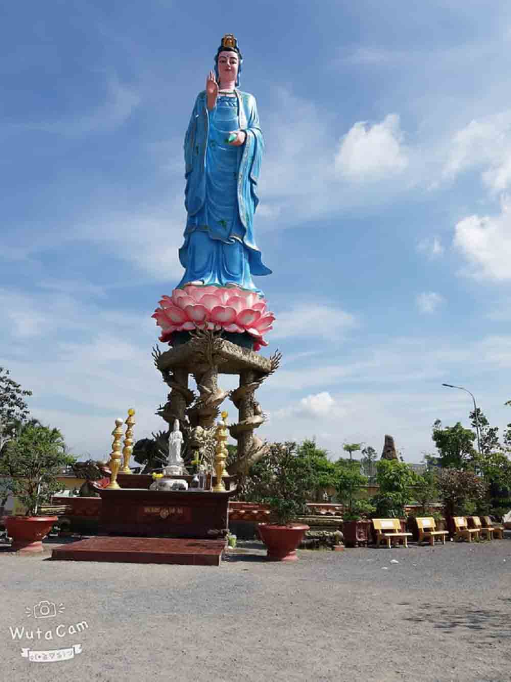 Đức Quán Thế Âm cao 32m tại chùa Phật Ngọc Xá Lợi Vĩnh Long
