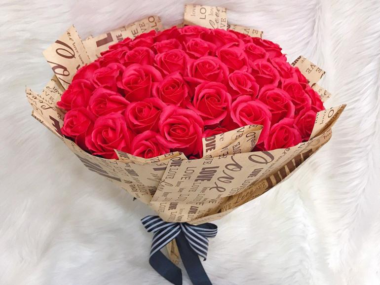 quà tặng sinh nhật bạn gái độ tuổi 24-30 - hoa hồng