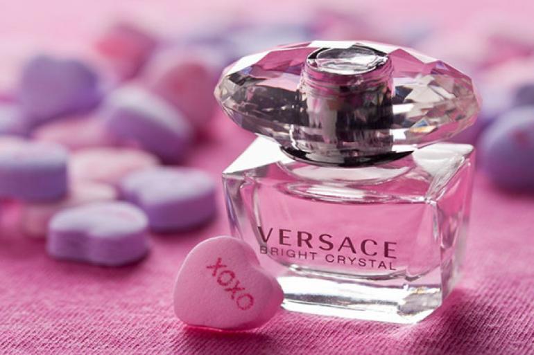 quà tặng sinh nhật bạn gái độ tuổi 24-30 - Nước hoa Versace Bright Crystal