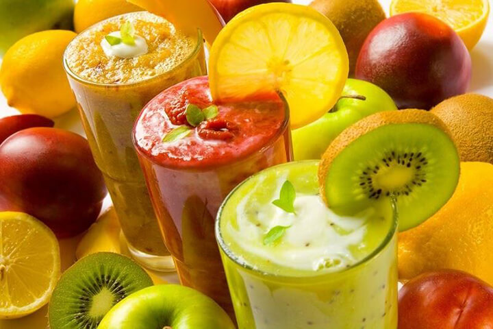 Sinh tố trái cây là thực phẩm thích hợp với bữa ăn sáng cho người giảm cân.