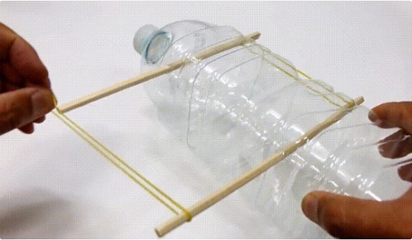 Cách làm bẫy chuột thông minh bằng chai nhựa, thùng sơn đơn giản - 3