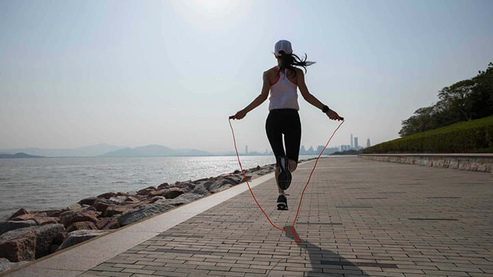 Nhảy dây là bài tập thể dục thể thao dễ thực hiện nhưng đem lại nhiều lợi ích.