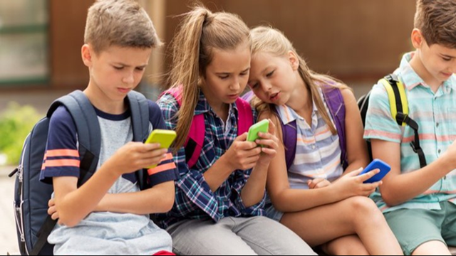Thiết bị điện tử là tác nhân gây thấp lùn ở trẻ em và thanh thiếu niên