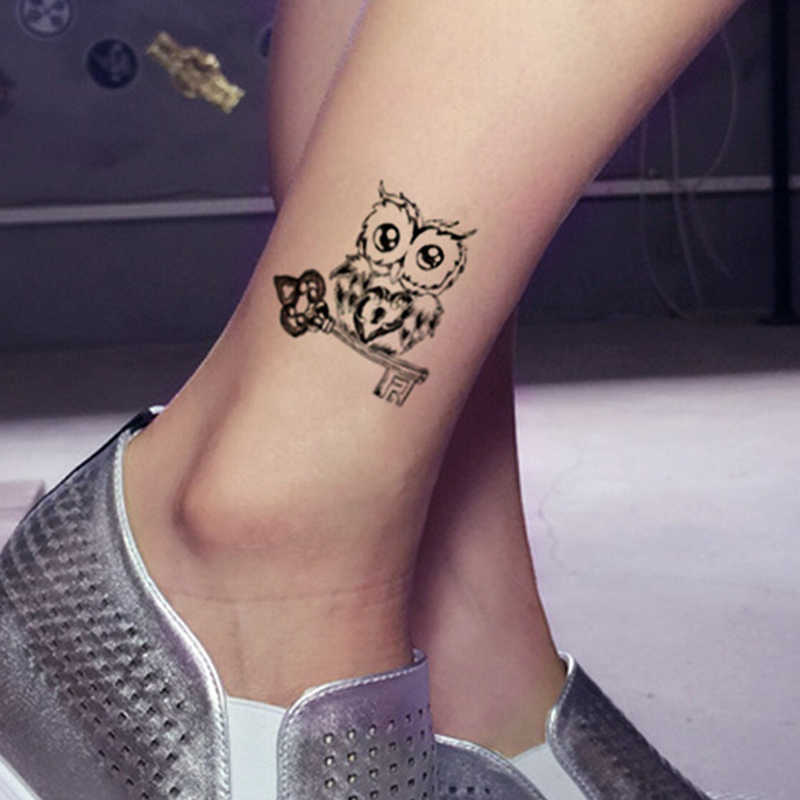 Hình tattoo cú mèo cute dễ thương ở chân