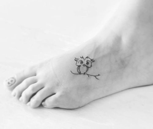 Hình tattoo cú mèo ở bàn chân