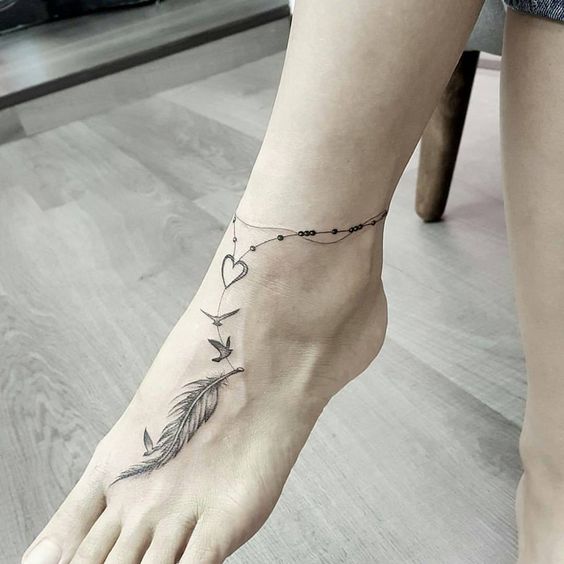 Hình tattoo mini ở bàn chân