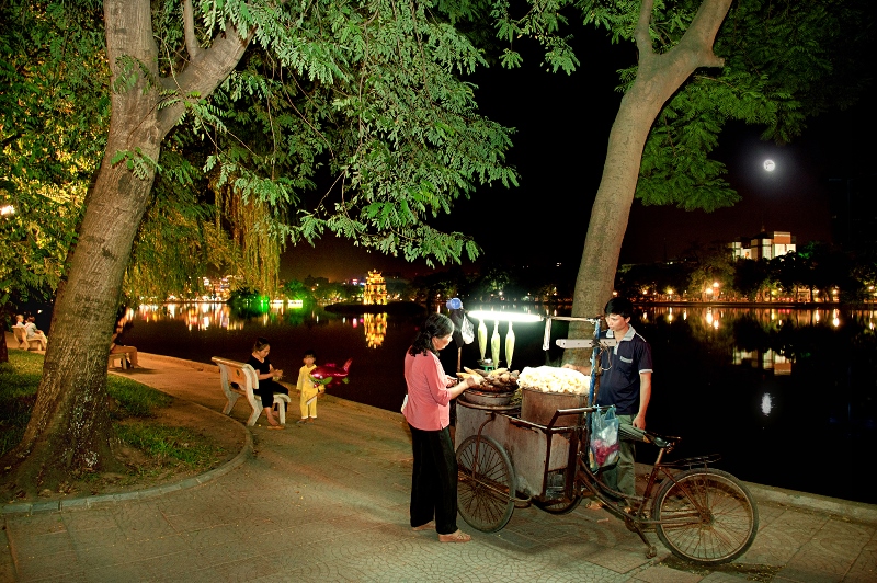 Ảnh Hồ Gươm về đêm
