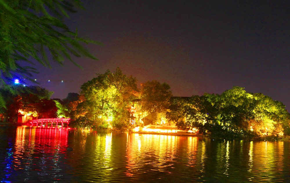 Ảnh Hồ Hoàn Kiếm về đêm