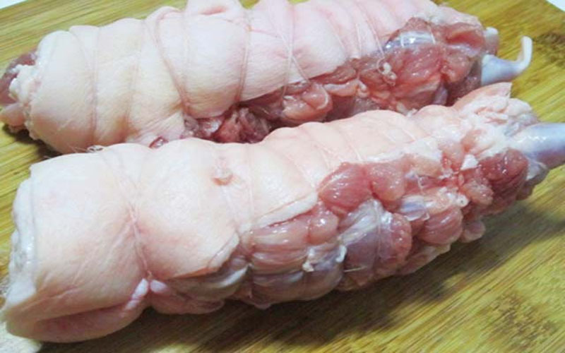 Thịt chân giò là thịt nằm ở đùi heo được cắt bỏ phần móng giò