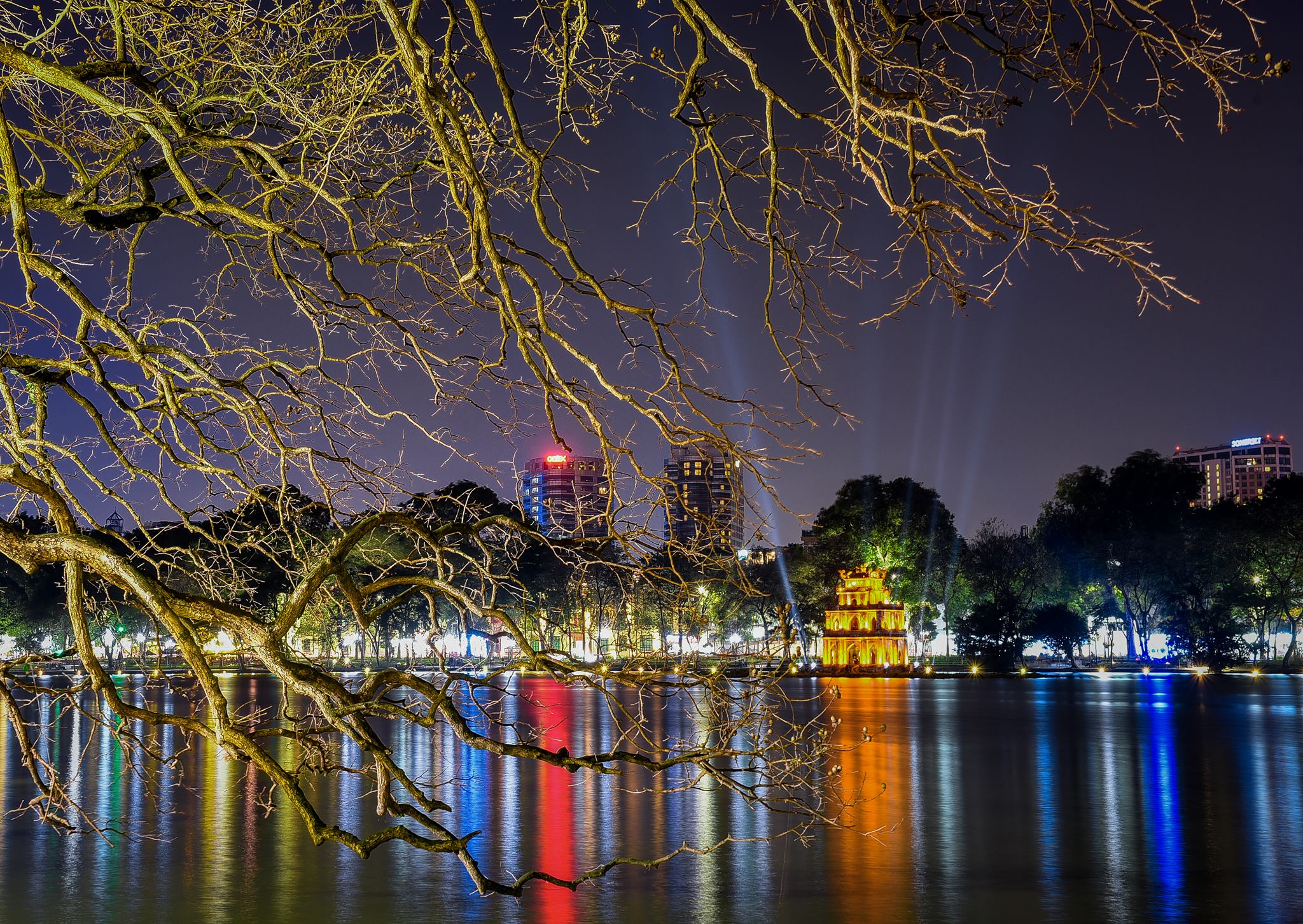 Hình ảnh đẹp của Hồ Gươm về đêm