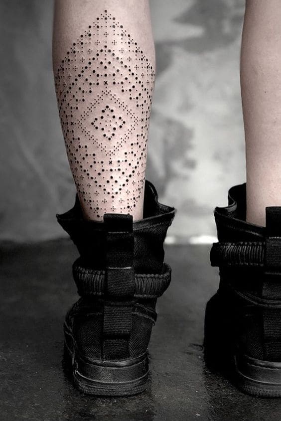 mẫu hình tattoo hoa văn sau bắp chân cho nữ