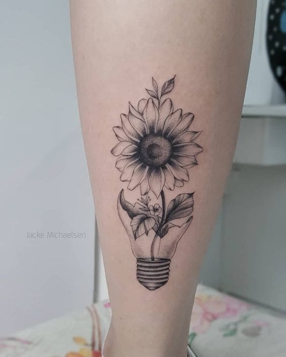 mẫu tattoo hoa mini đẹp ở bắp chân nữ