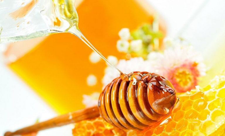 Theo Đông y, mật ong là một vị thuốc quý, có khả năng trị ho hiệu quả.